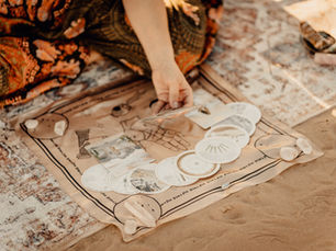What is the difference between Tarot and Oracle Cards?