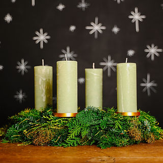 Blumenpost-Adventkränze Gemisched Gross, Grün-farmy-ch-02_edited.jpg