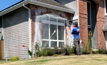 Soft Washing vs. Pressure Washing: Your Guide to a Sparkling Exterior!