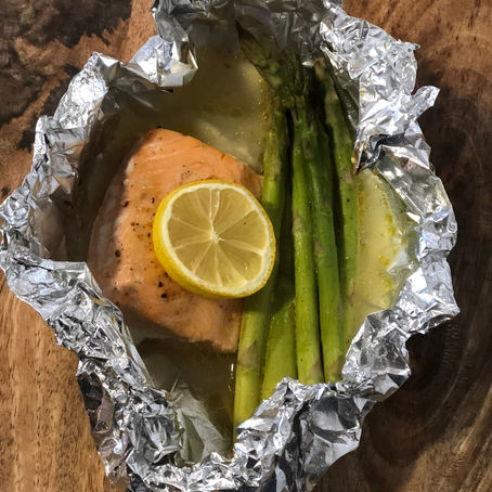 Salmón con espárragos al horno