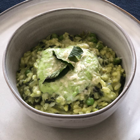 Risotto de arvejas y espinacas con menta, ricotta y parmesano