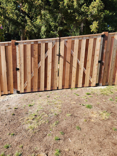 metal post, board-on-board fence, privacy fence, custom spacing, cedar, wood, long-lasting