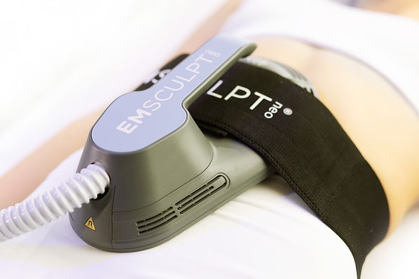 Emsculpt_Neo_PIC_Female-Abdomen_2863_ENUS100.jpg