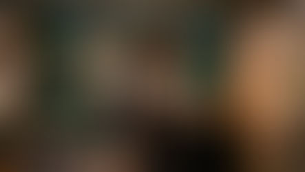 uma empresaria em seu escritorio, representando as identidas necessarias pra gerir bem segundo A Metafisica dos Negocios®, metodologia de Raquell Menezes