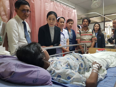 “ปวีณา” รุดเยี่ยมหญิงป่วยโรคผิวหนังแข็งนานกว่า 10 ปี ติดเชื้อตับ-ปอดจนท้องโต ไร้เรี่ยวแร