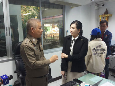 สาวพิการพาลูกสาว 2 คน 11 ขวบ กับ 4 ขวบ ร้อง “ปวีณา” ถูกพ่อขี้เมาล่วงละเมิดทางเพศ ทำร้ายร