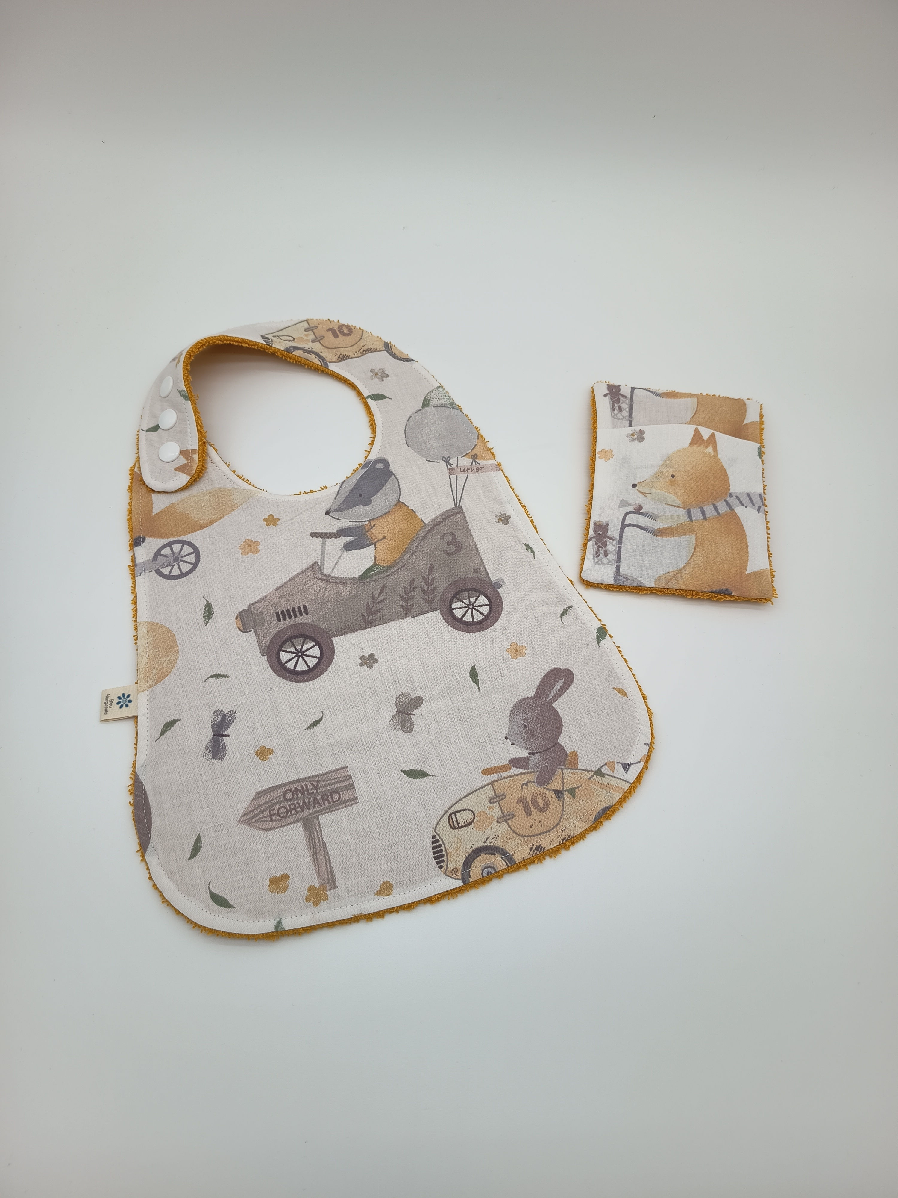 Grand bavoir et sa débarbouillette assortie