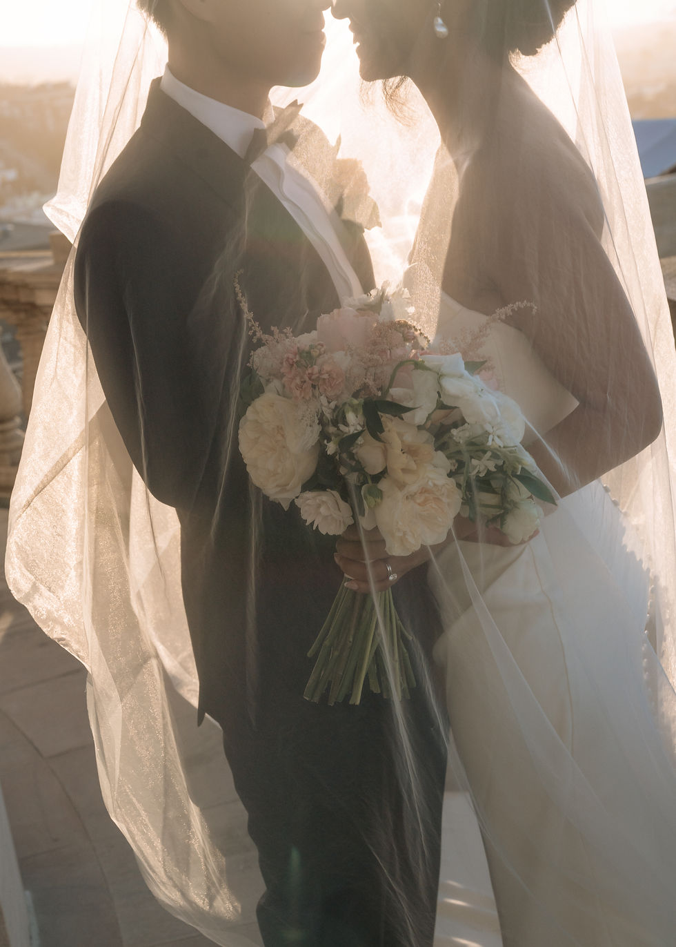 couple portrait at the James Leary Flood Mansion in San Francisco