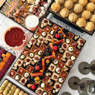 Plateaux d'antipasti sur un table en entreprise