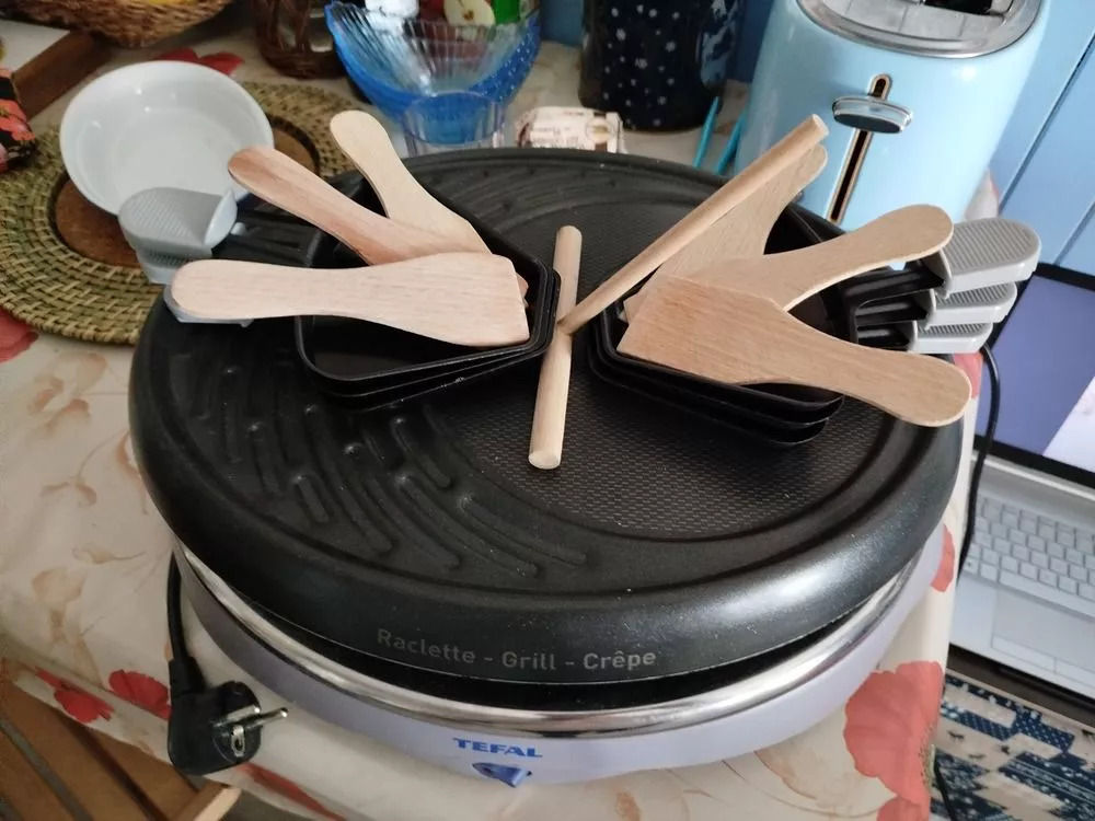 Appareil à raclette-crêpière-grill