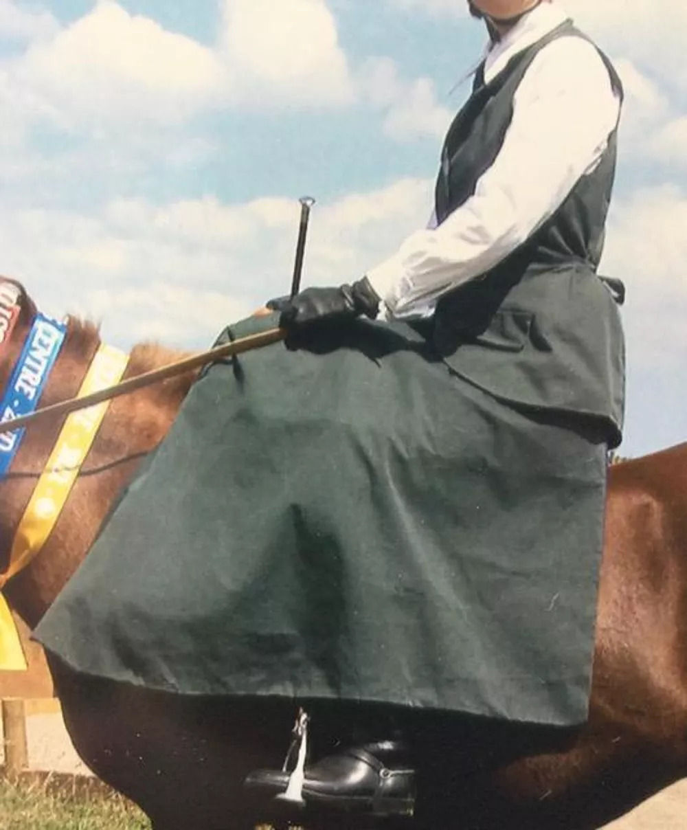 Tenue d'équitation amazone