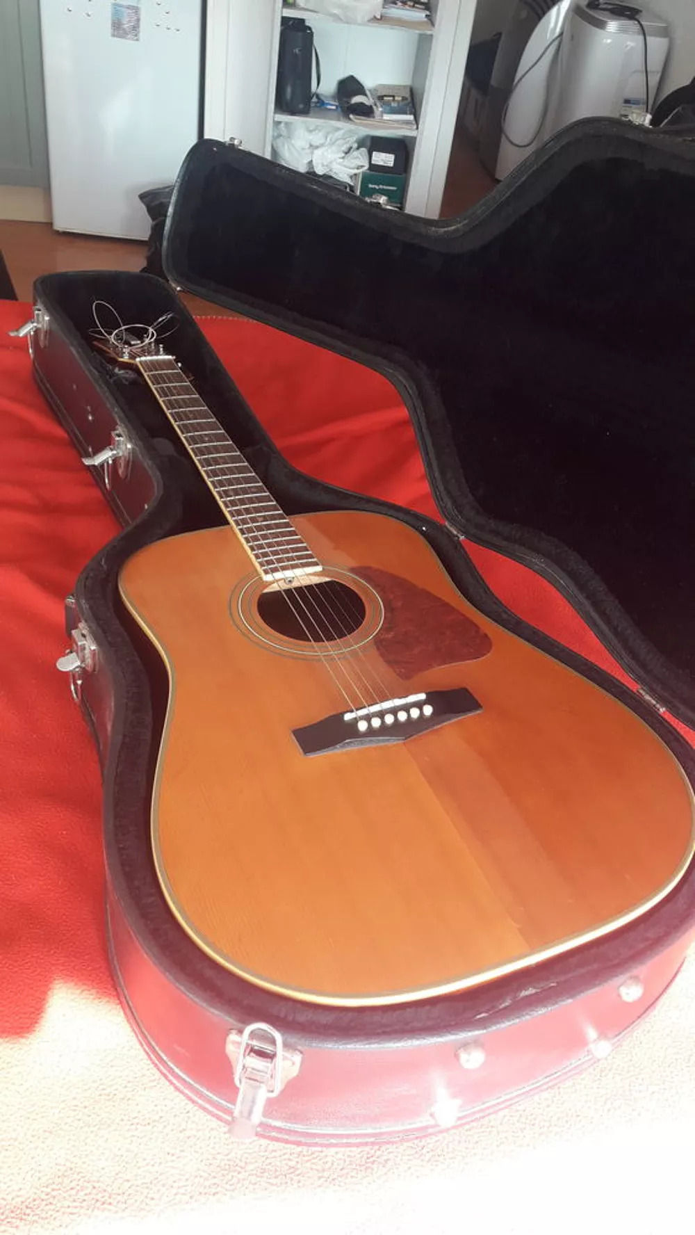 belle guitare ibanez folk des années 80