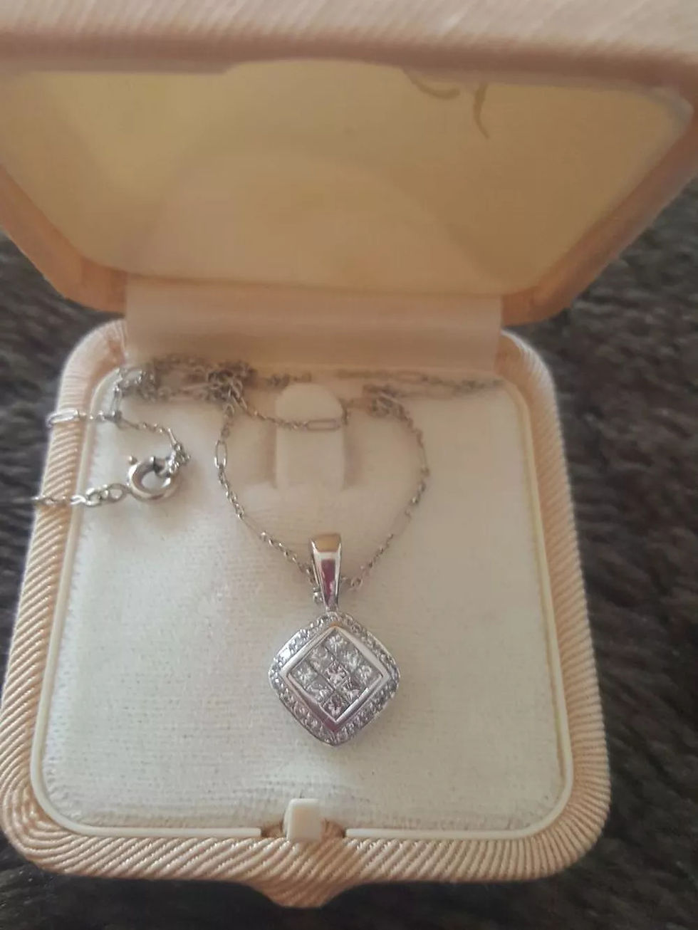 Superbe pendentif or gris et diamants 0,50 ct neuf