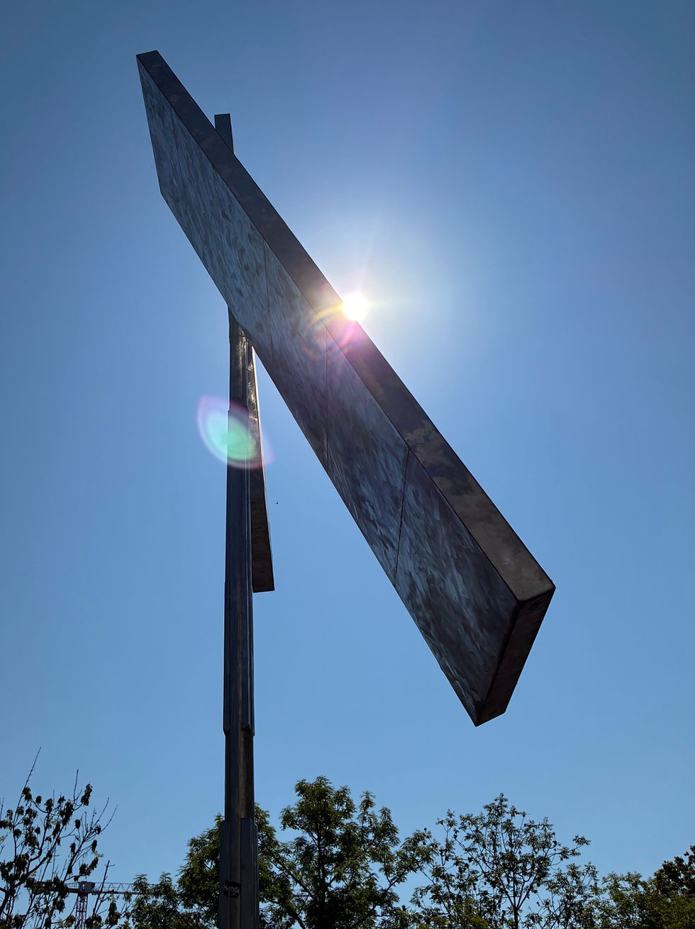   George Rickey, "Two Rectangles, Vertical Gyratory Up, Variation III " . Photo: Roxana Calin