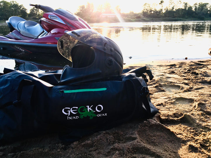 Morski Kask Bezpieczeństwa Gecko MK10 Full Face spełniający normę PAS028:2002. Przeznaczony dla użytkowników skuterów wodnych. Kask na skuter wodny.