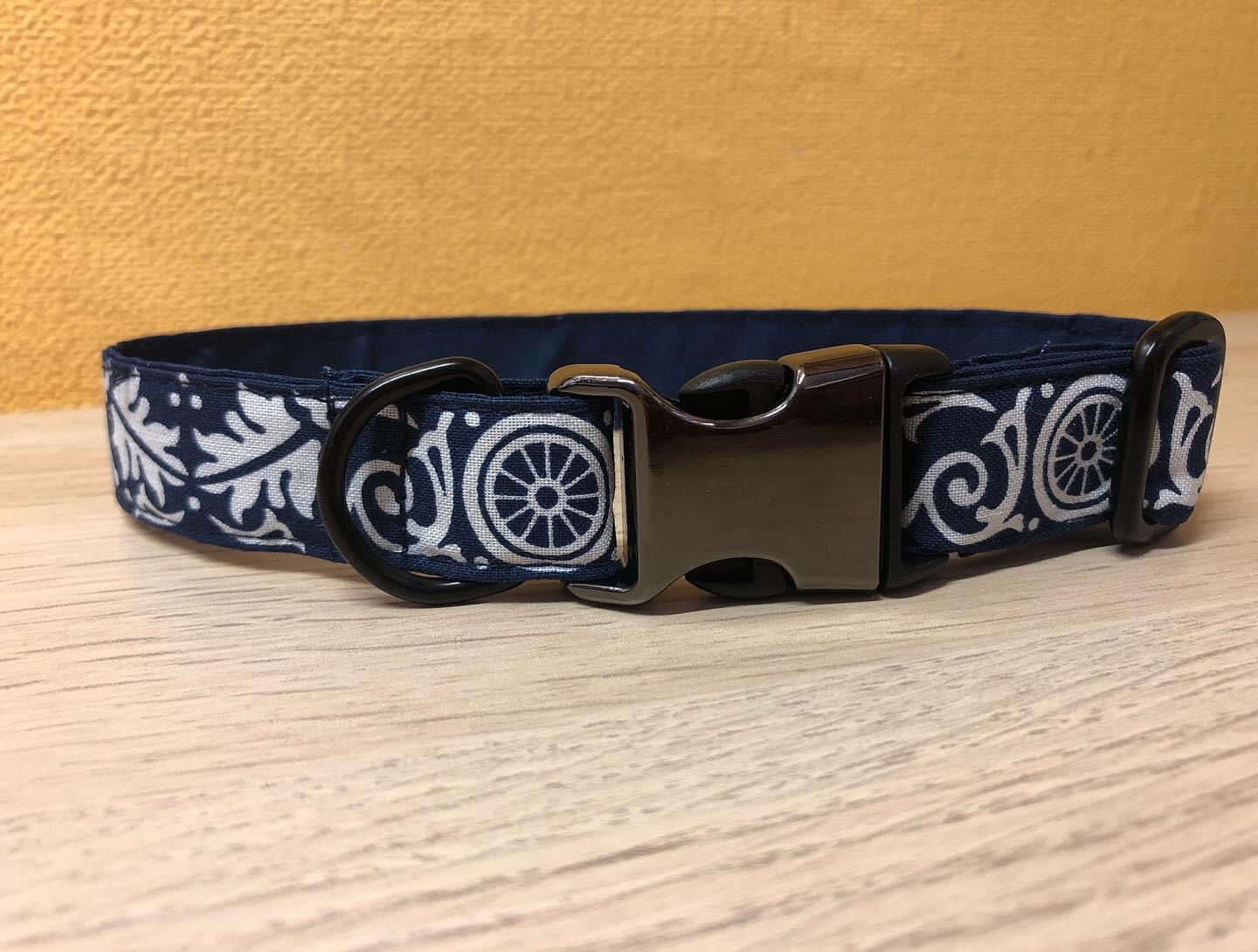 Collier tissu bleu marine