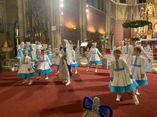 Перші колядники з України відвідали Церкву Пресвятої Родини УГКЦ у Відні