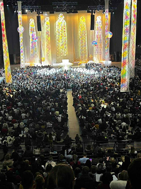 Українська молодь з Австрії взяла участь у новорічній молодіжній зустрічі Тезе в Парижі