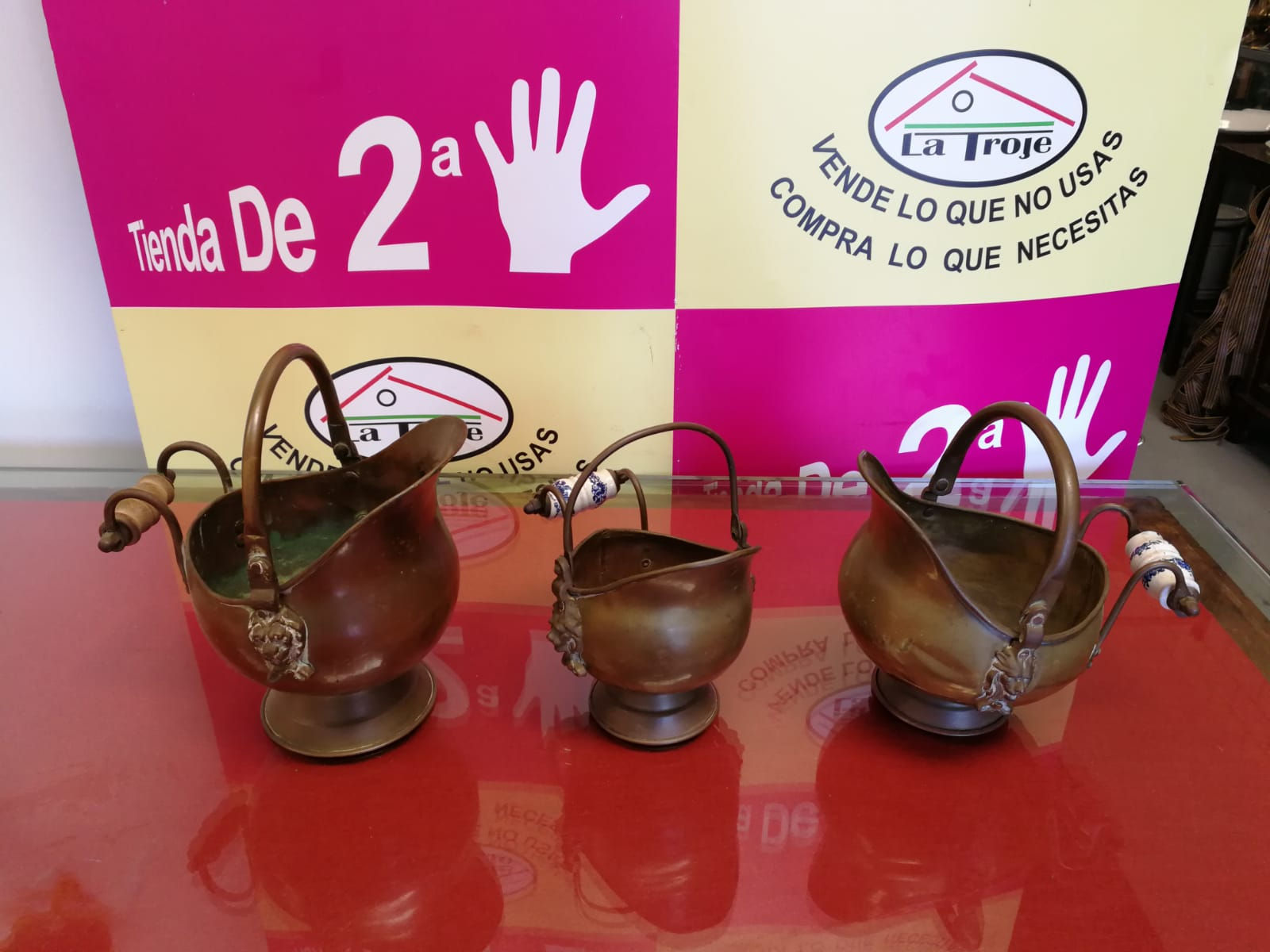 190318 florero de metal mango de madera