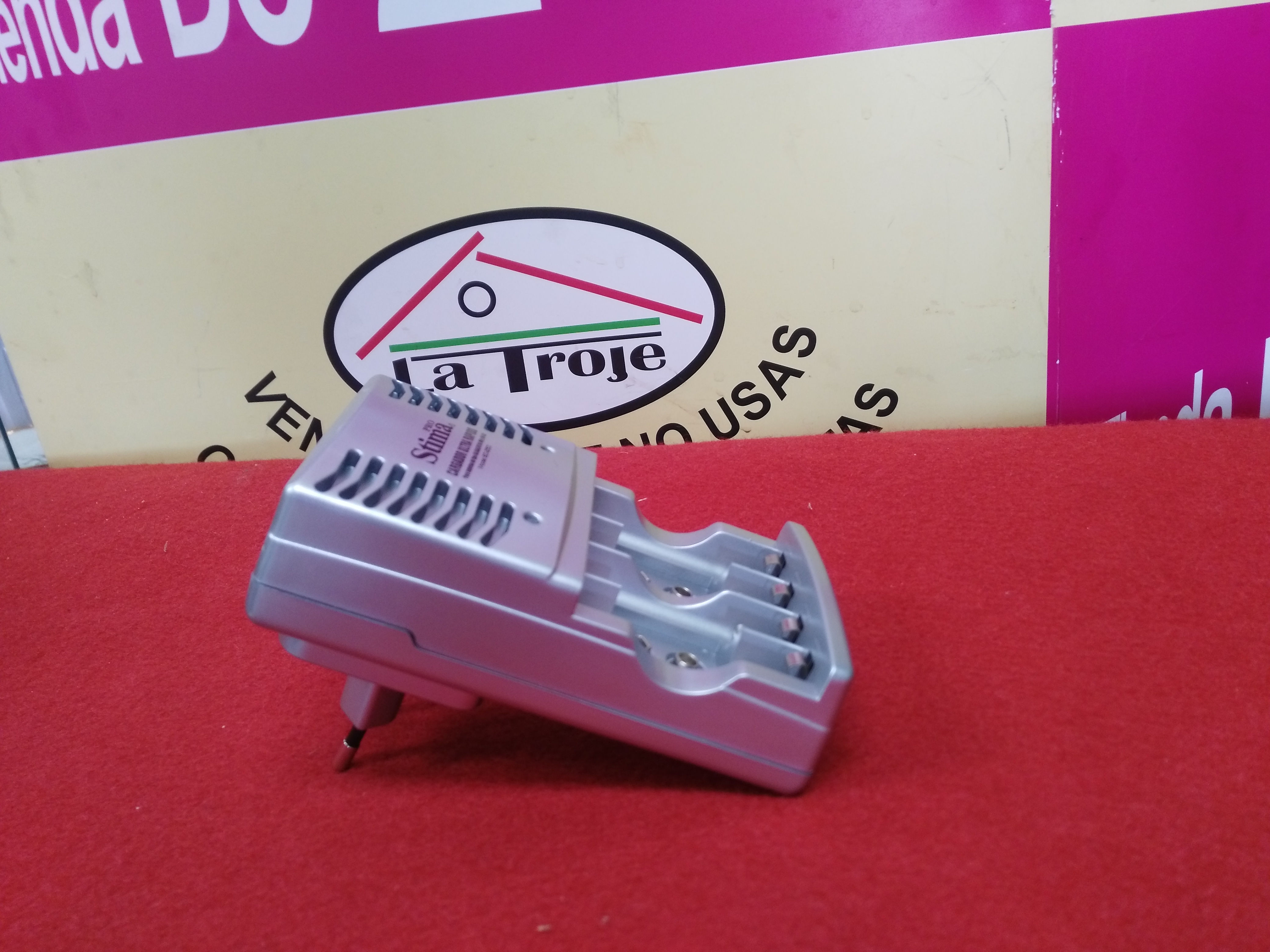 311018 cargador de pilas