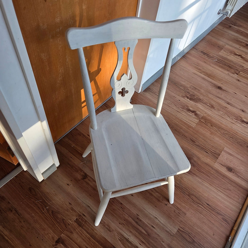 Miniatura: V131 / 233 - Silla de madera pintada de blanco