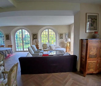 Large entrée de la Villa Rosita à Ascain