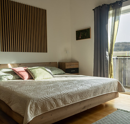 Wolfsthal_Bedroom_Wide_01_SM.jpg