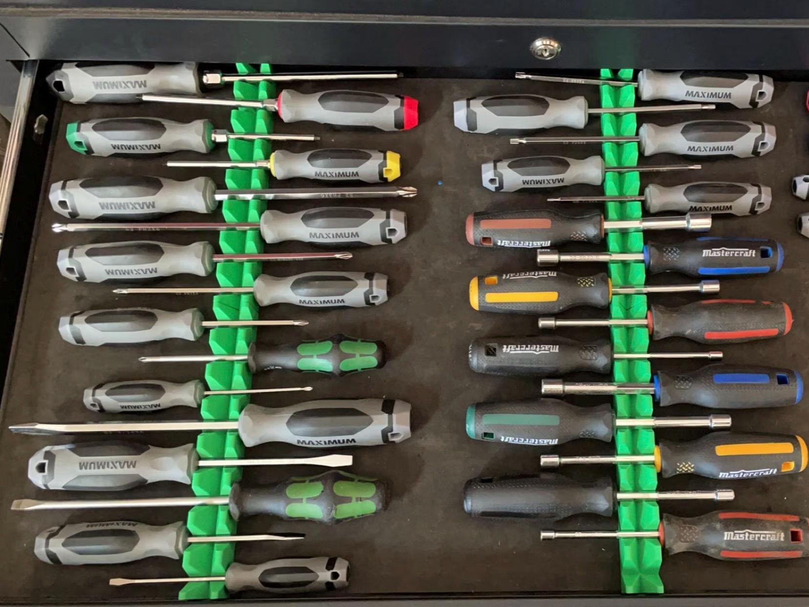 Multi-size Screwdriver Holder with Magnetic Options