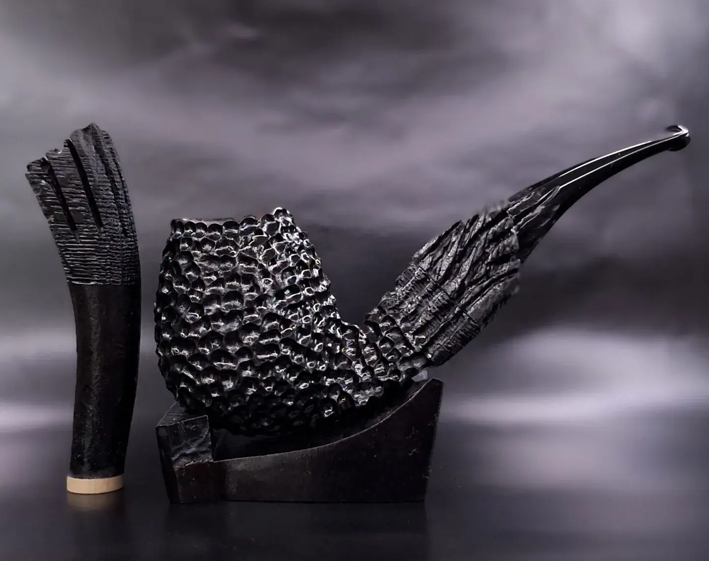 Black Crow pipe with tamper and pipe stand