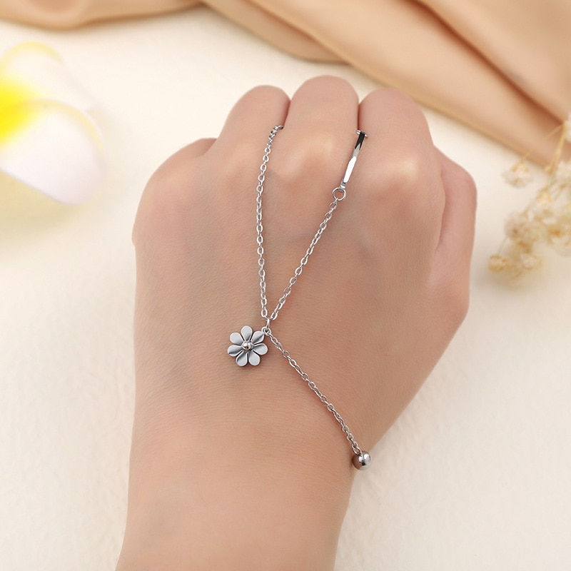 Miniaturbild: Bohemian Stainless Steel Necklaces Vintage Delicate Daisy Flower Pendants