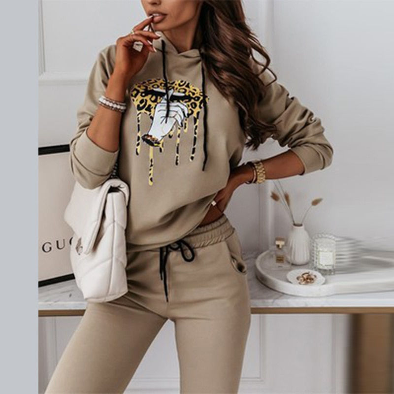 Women's lips printed in two elegant set sweaters with long sleeve hood Slim top