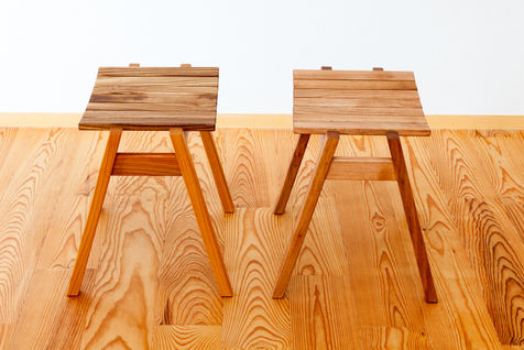 積み重ねられるスツール。
長野県産無垢材のオーダー家具。