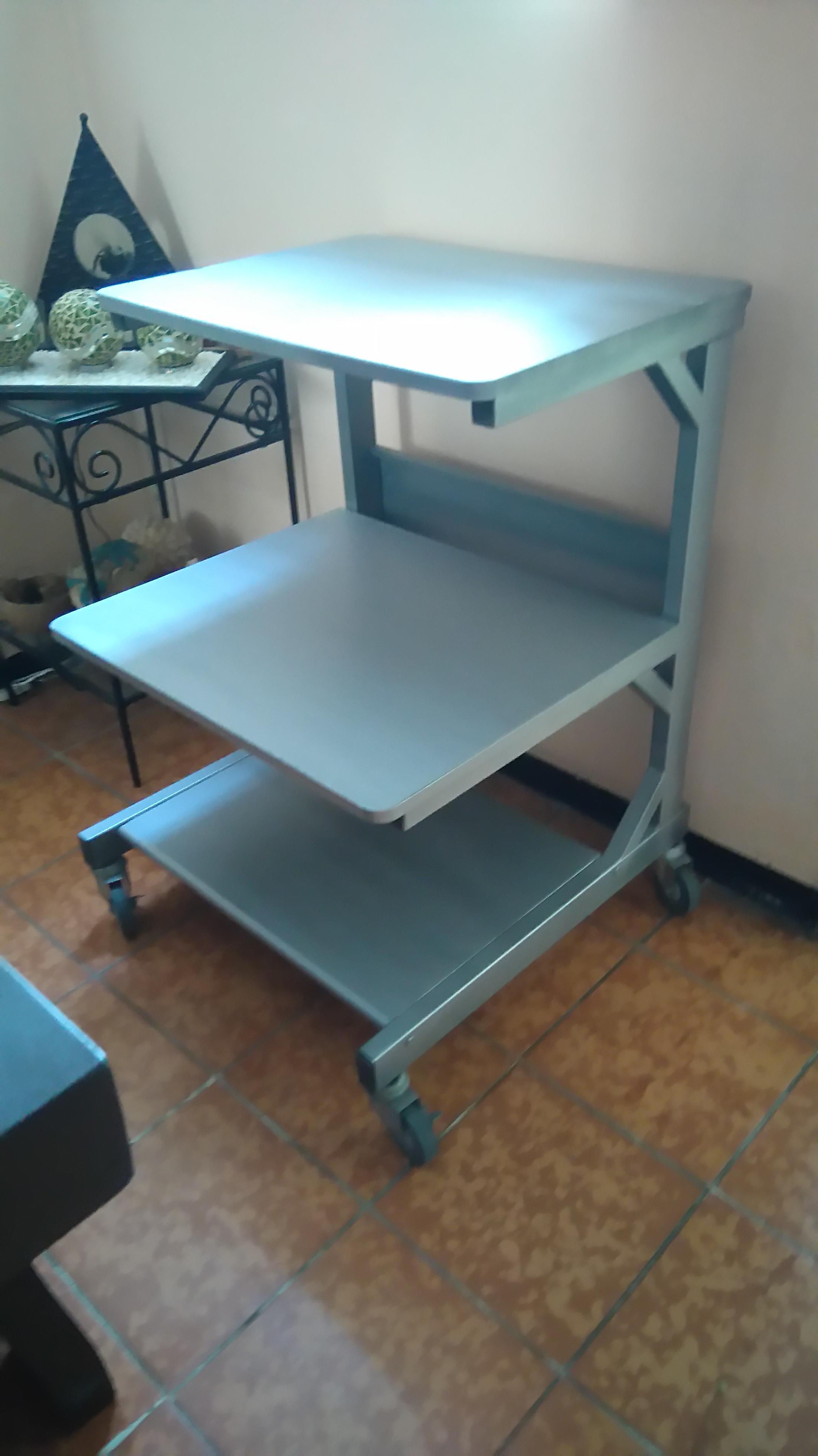 Mesa Para Computadora Acero/madera 3 Niveles.