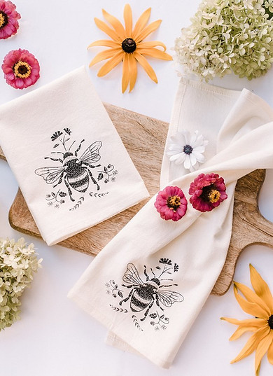 table_napkins_bee.jpg