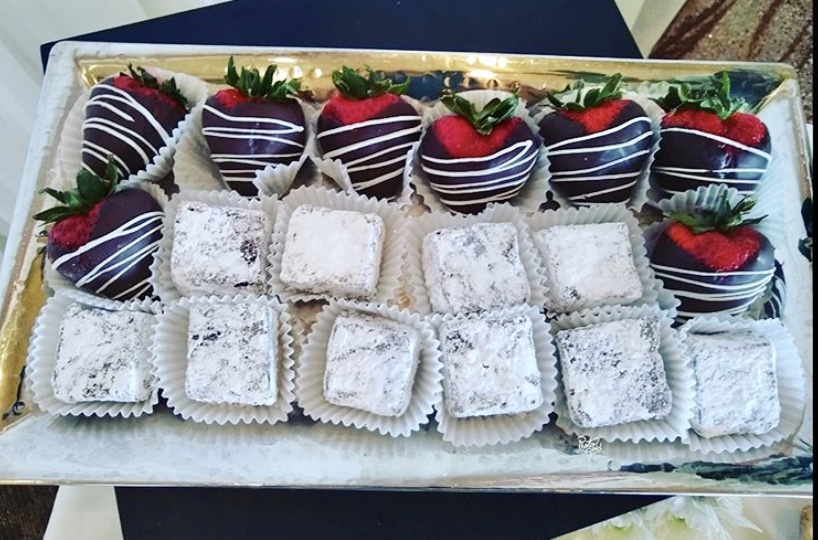 Chocolate-Dipped Strawberry and Brownies