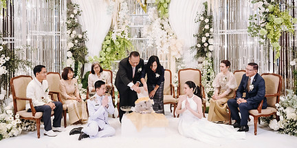 Thai engagement ceremony with traditional khan maak procession and family blessings