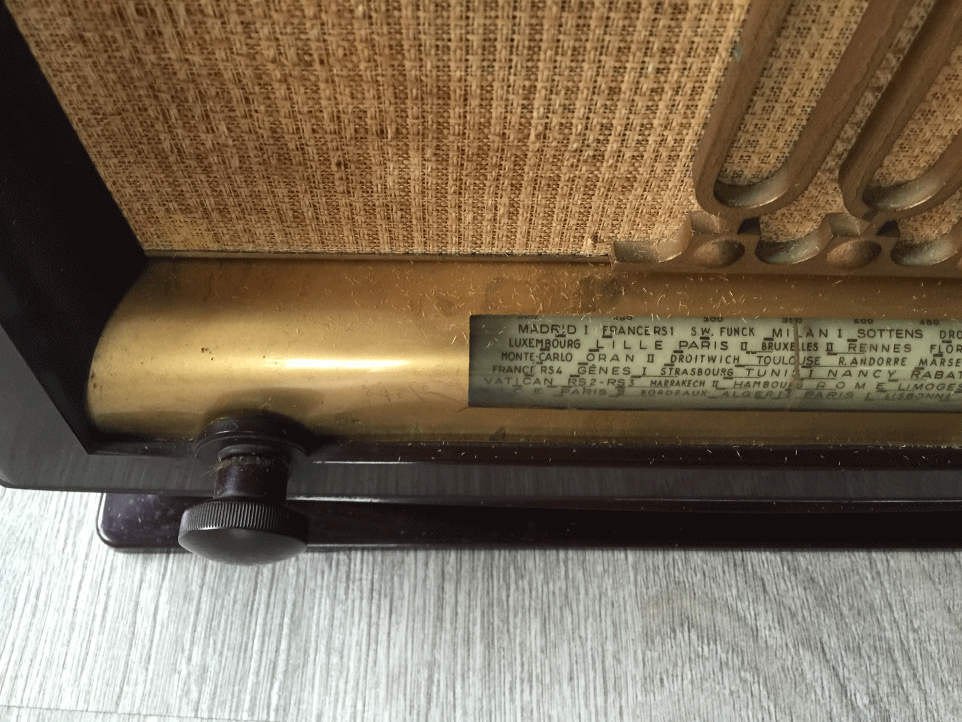 Antique-Radio-Details