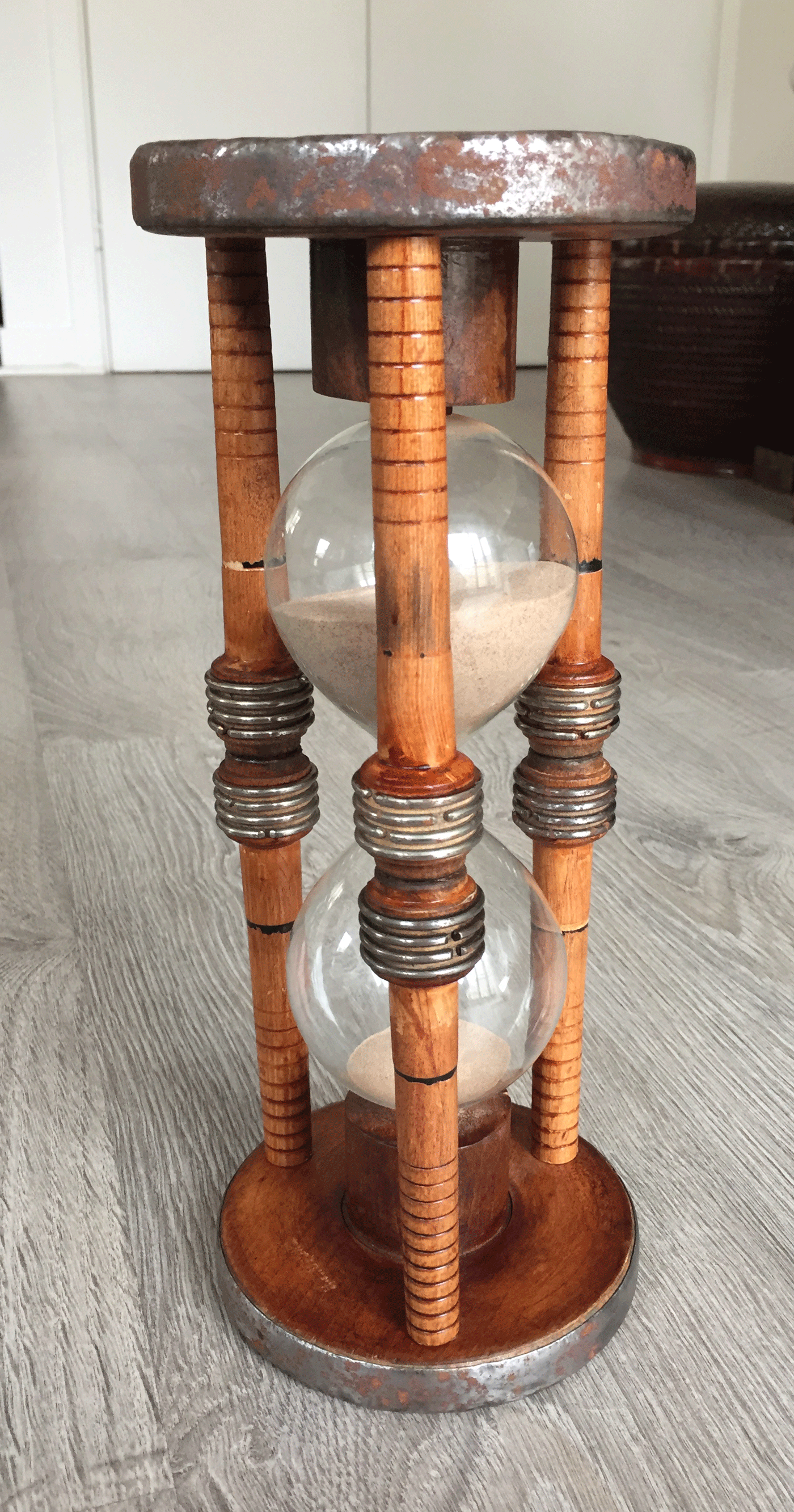 Large Hourglass Detail