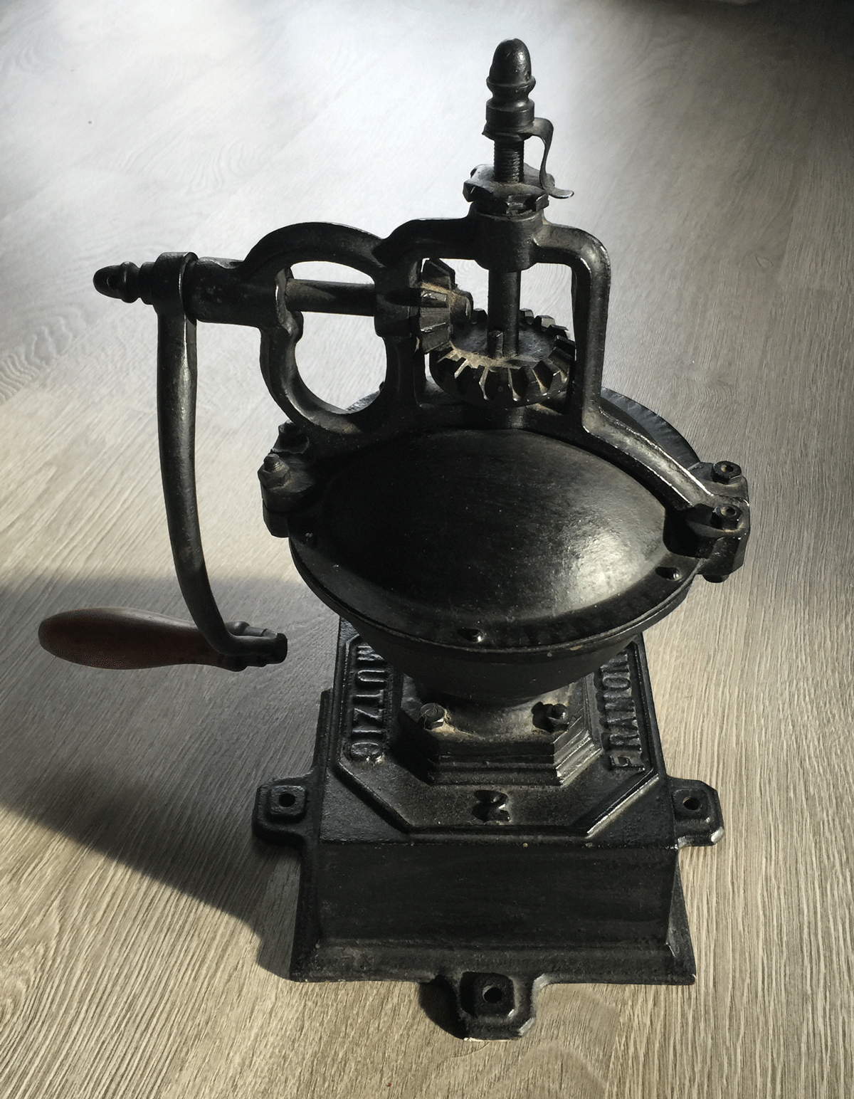 Antique-Cast-Iron-Coffee-Grinder-4