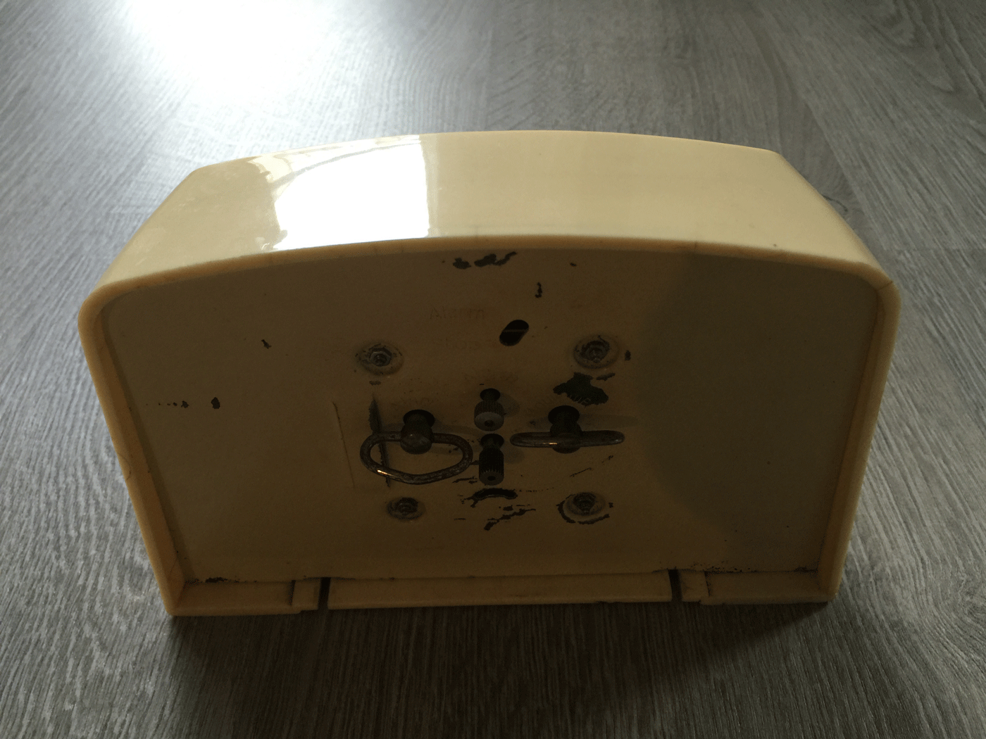 Bakelite-Clock-Back