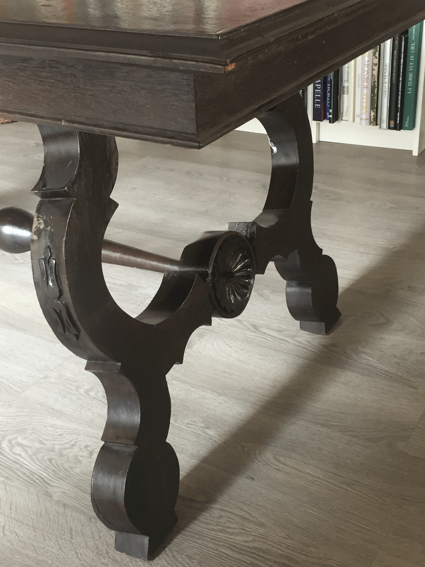 Dining-Table-Elegant Legs