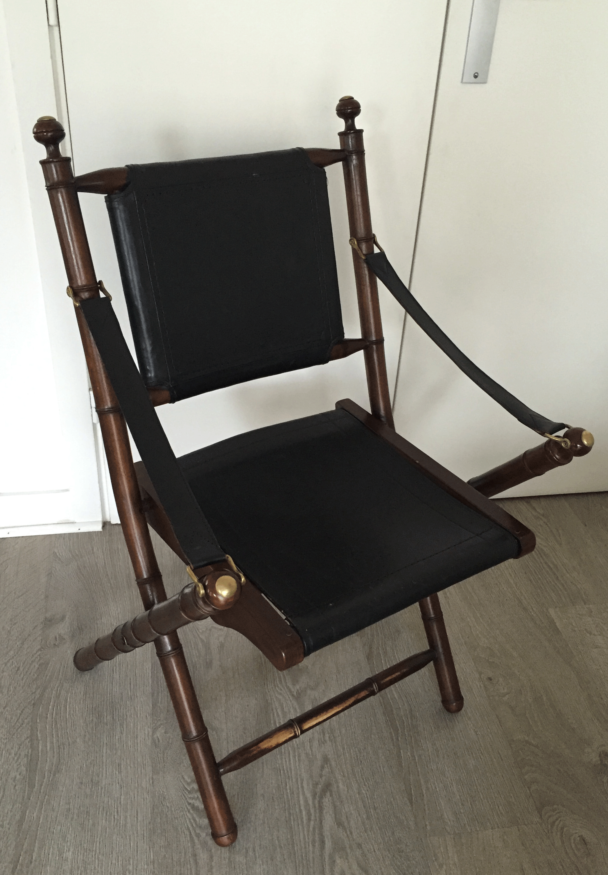 Safari Chair with Background