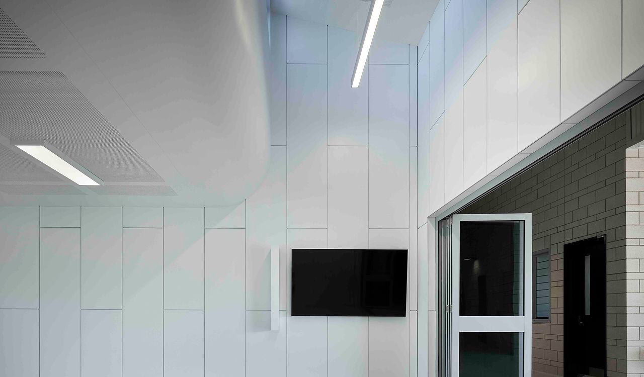 08_7948-educational_Kawana Waters SC S Block_arkLAB Architecture_Scott Burrows.jpeg