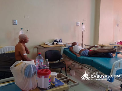 Angustia y calor en la unidad de cuidados intensivos del Hospital Taiwán en Azua.