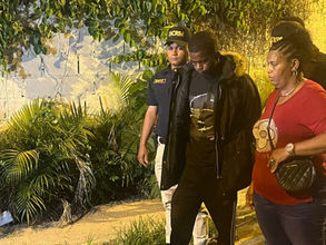 Hombre que asesinó a su pareja y dejó herida a su hija en Monte Plata se entrega a las autoridades