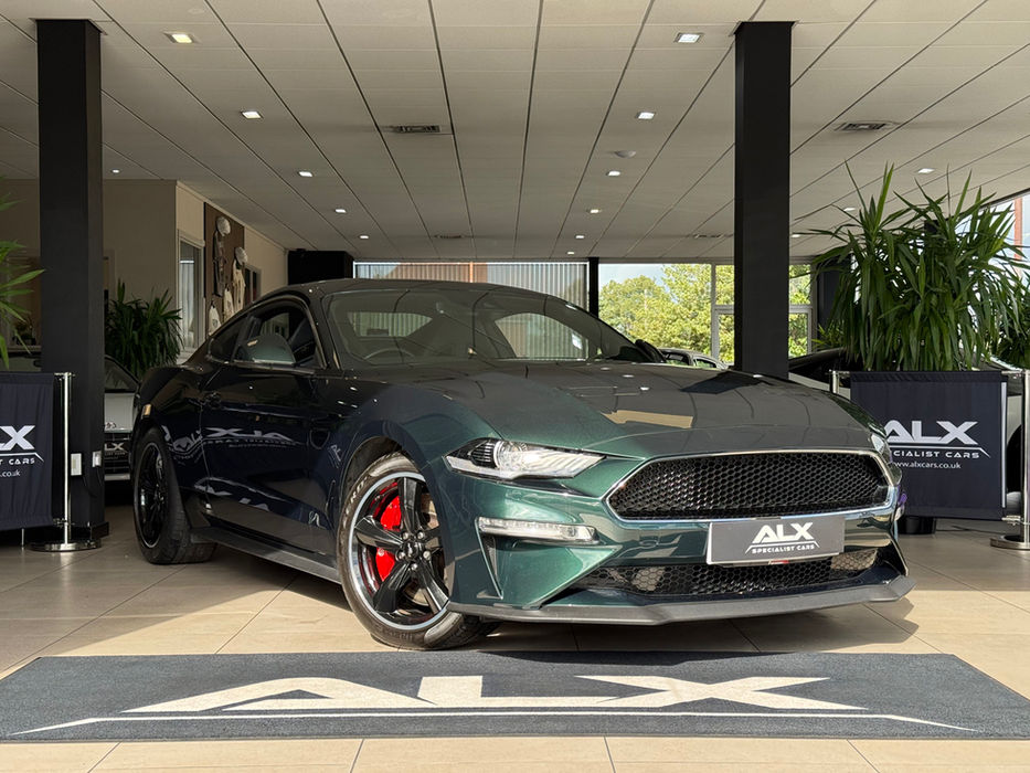Ford Mustang Bullitt Finished in Dark Highland Green, Full Black leather interior with contrasting Green stitching. This stunning mustang Bullit is offered in exceptional condition having covered just 25,300 miles from new and comes complete with a comprehensive ford main dealer service history with 6 services carried out in total including a recent service and clean health check at the Ford main dealer. The car boasts the desirable optional extra of the Magneride adaptive suspension along with the Recaro Bucket seats on the interior.