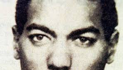 photo du visage de prés de Guy george 