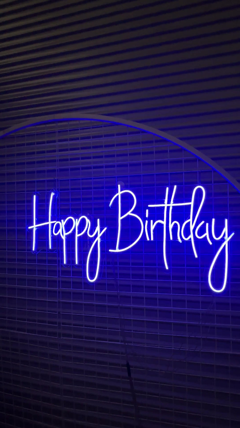 Thumbnail: Happy Birthday Neon Sign