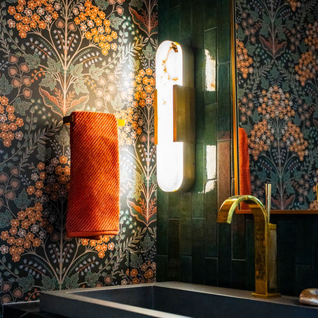 Bold Powder Bath Moment