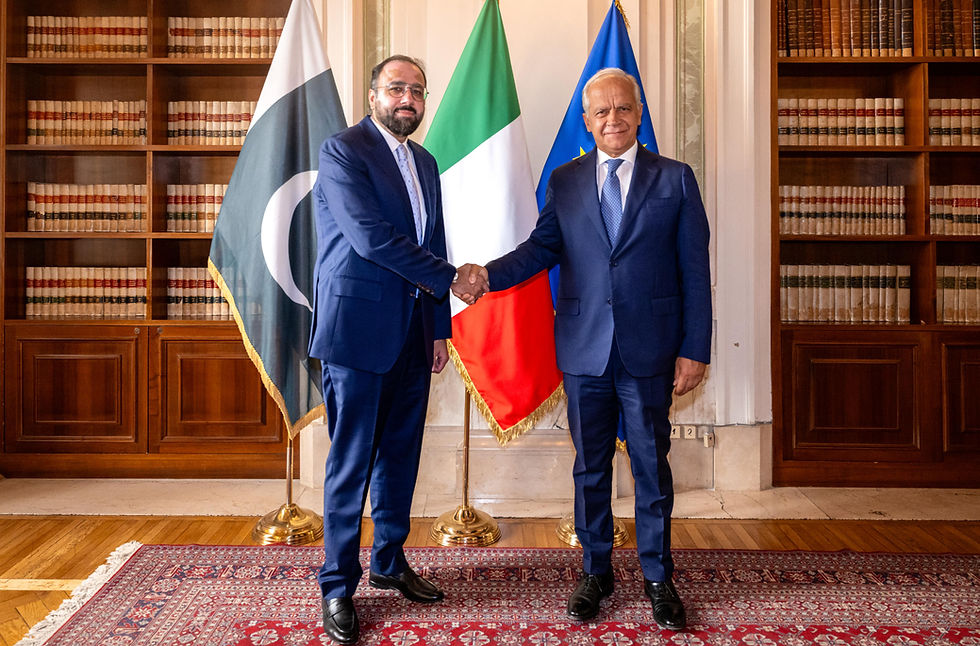 Il Ministro pakistano Chaudhry Salik Hussain e il Ministro Piantedosi